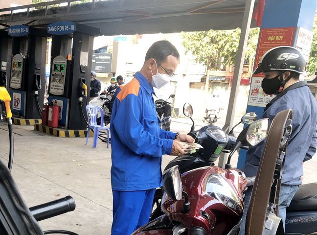 Dự báo ngày mai 21-2 giá xăng bán ra sẽ được điều chỉnh tăng lên